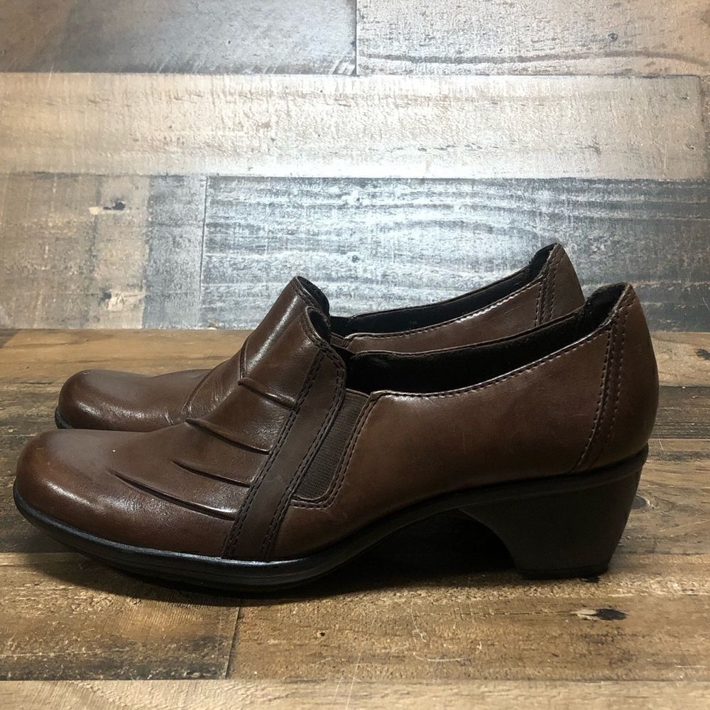 Clarks partridge pleated Women’s size 7M Ankle Booties Brown